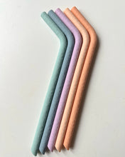 Load image into Gallery viewer, Bendie Environmentally Friendly Reuseable Silicone Straws WMBT