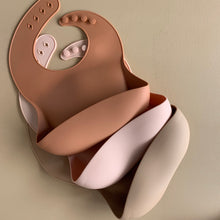 Load image into Gallery viewer, Rommer Co Silicone Catcher Bibs