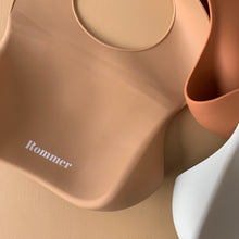 Load image into Gallery viewer, Rommer Co Silicone Catcher Bibs