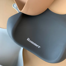 Load image into Gallery viewer, Rommer Co Silicone Catcher Bibs