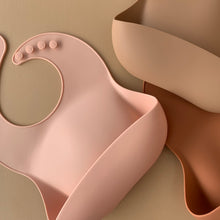 Load image into Gallery viewer, Rommer Co Silicone Catcher Bibs