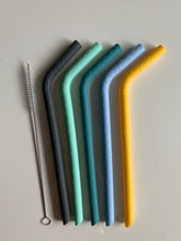 Load image into Gallery viewer, Bendie Environmentally Friendly Reuseable Silicone Straws WMBT