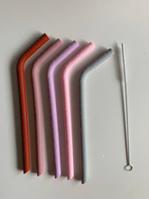 Load image into Gallery viewer, Bendie Environmentally Friendly Reuseable Silicone Straws WMBT
