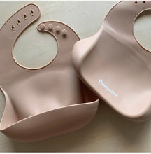 Load image into Gallery viewer, Rommer Co Silicone Catcher Bibs